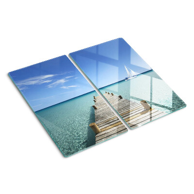 Tábua para corte Cais sobre o mar turquesa