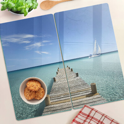 Tábua para corte Cais sobre o mar turquesa