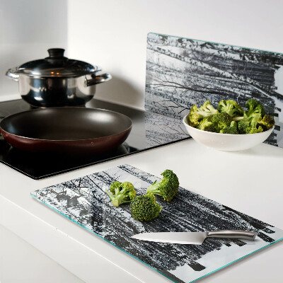 Tábua para corte Floresta de inverno com bétulas