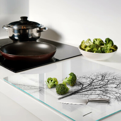 Tábua para corte Paisagem de inverno vazia com uma árvore