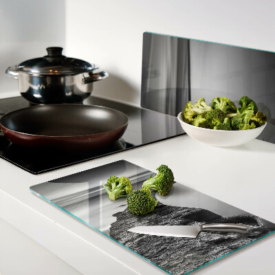 Tábua para cozinha Uma paisagem litorânea em tons de cinza