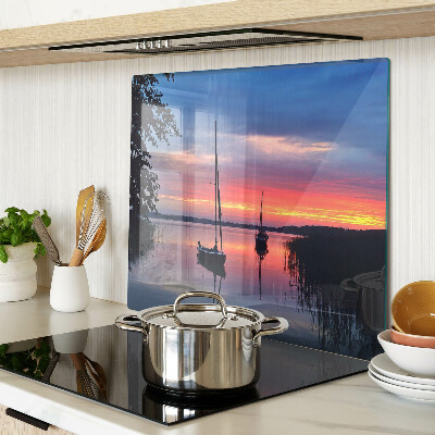 Tábua para corte Pôr do sol sobre o lago