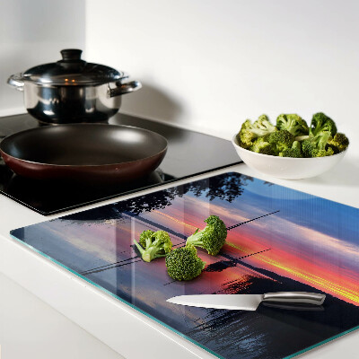 Tábua para corte Pôr do sol sobre o lago