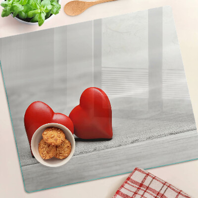 Tábua para cozinha Corações vermelhos em um fundo de madeira