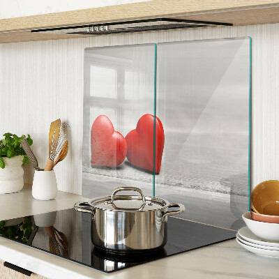 Tábua para cozinha Corações vermelhos em um fundo de madeira