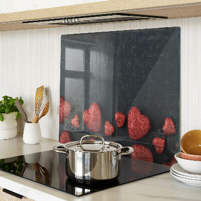 Tábua para corte Corações vermelhos em um fundo escuro