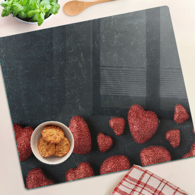 Tábua para corte Corações vermelhos em um fundo escuro