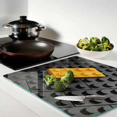 Tábua para corte Peças de LEGO em um fundo preto