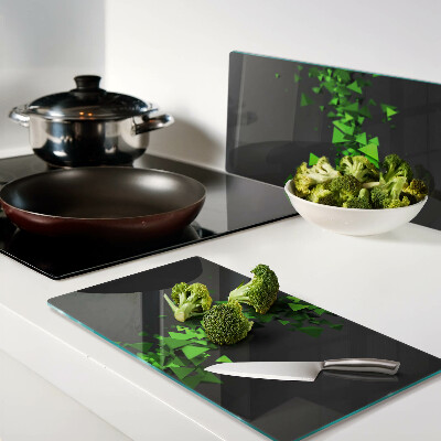 Tábua para corte Triângulos verdes em um fundo preto