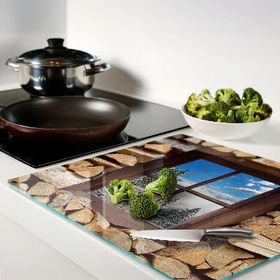 Tábua para corte Vista de uma paisagem de inverno através da janela