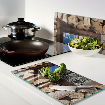 Tábua para corte Vista de uma paisagem de inverno através da janela