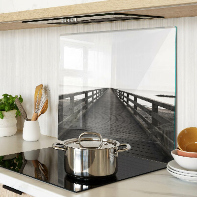 Tábua para corte Ponte de madeira sobre a água