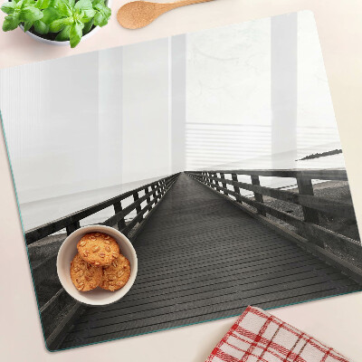 Tábua para corte Ponte de madeira sobre a água