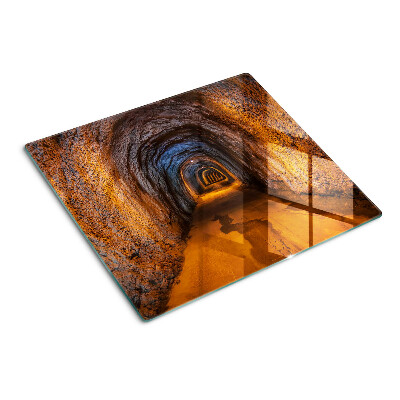 Tábua para cozinha Um túnel em uma caverna com iluminação
