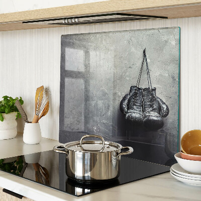 Tábua para cozinha Uma poltrona em um interior minimalista