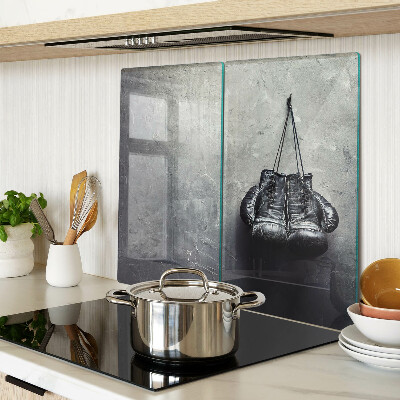 Tábua para cozinha Uma poltrona em um interior minimalista