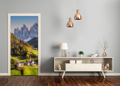 Autocolante para porta Uma cidade nas montanhas