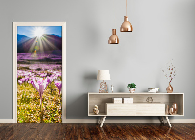 Autocolante para porta Açafrões nas montanhas