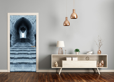 Papel de parede em porta Rua velha