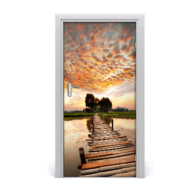 Adesivo em porta Ponte de madeira