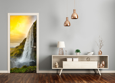 Papel de parede em porta casa Cachoeira