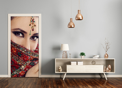 Adesivo em porta mulher indiana