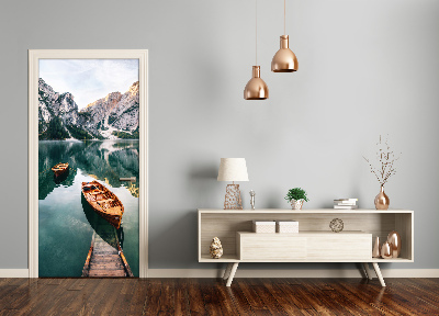 Adesivo em porta Um barco no lago