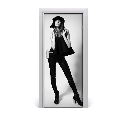 Papel de parede em porta Mulher de Preto