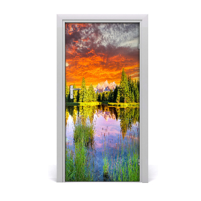 Papel de parede em porta Lago na floresta