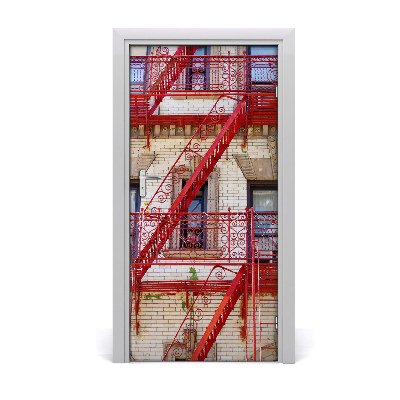 Adesivo em porta casa de cortiço italiana