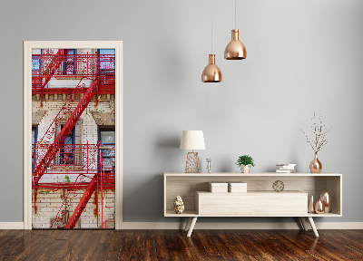 Adesivo em porta casa de cortiço italiana