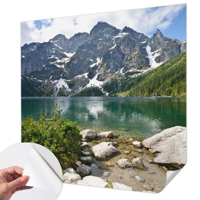 Papel de parede infantil com estampa de lago na montanha