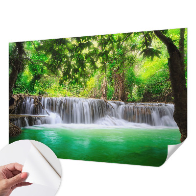 Autocolante de parede fotográfico com imagem de uma cachoeira na floresta