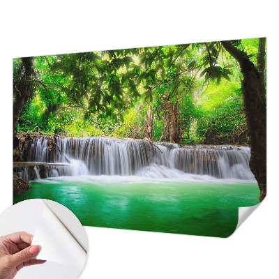 Autocolante de parede fotográfico com imagem de uma cachoeira na floresta