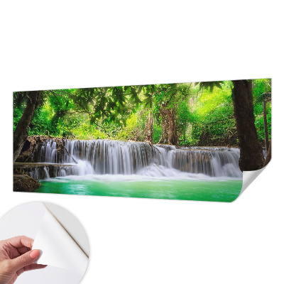 Autocolante de parede fotográfico com imagem de uma cachoeira na floresta