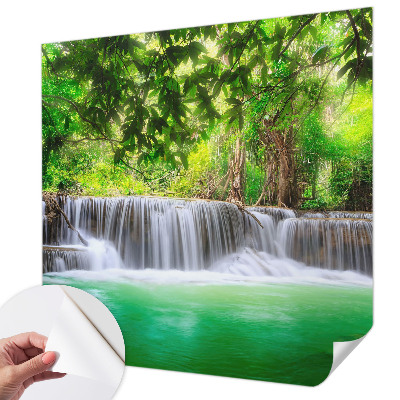 Autocolante de parede fotográfico com imagem de uma cachoeira na floresta