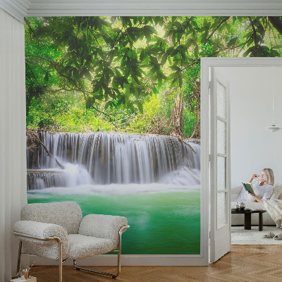 Autocolante de parede fotográfico com imagem de uma cachoeira na floresta