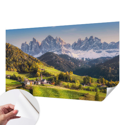 Papel de parede infantil com estampa de paisagem montanhosa