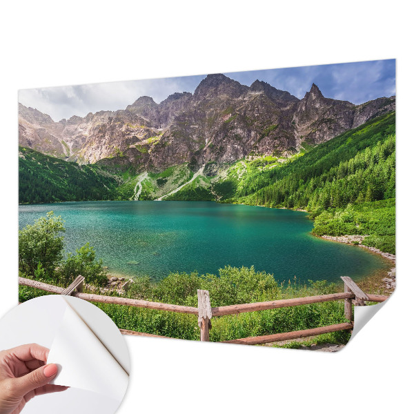 Papel de parede infantil com estampa de paisagem montanhosa