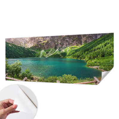 Papel de parede infantil com estampa de paisagem montanhosa