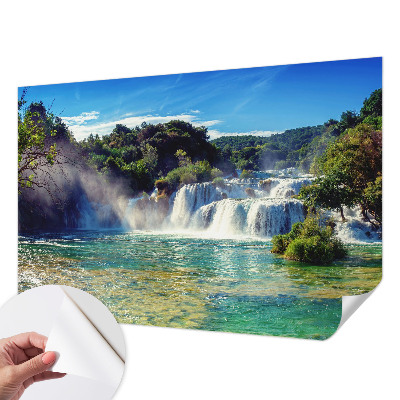 Papel de parede infantil com estampa de paisagem de cachoeira