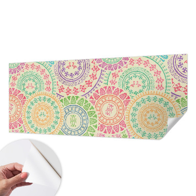 Papel de parede infantil com mandalas coloridas