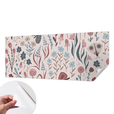 Papel de parede para criança com padrão de flores e insetos