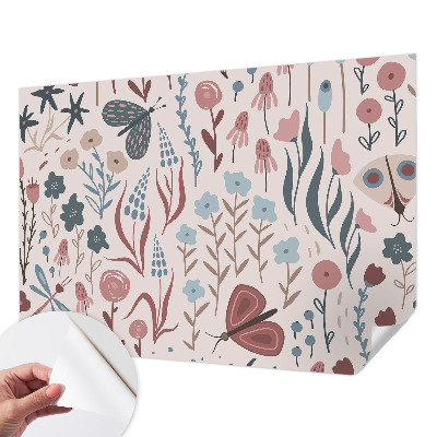 Papel de parede para criança com padrão de flores e insetos