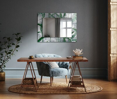 Espelho com moldura decorada As folhas verdes da planta