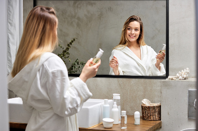 Espelho decorativo retangular com moldura preta