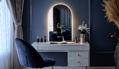 Espelho em arco com iluminação LED