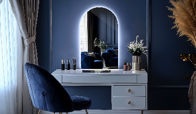 Espelho em arco com iluminação LED