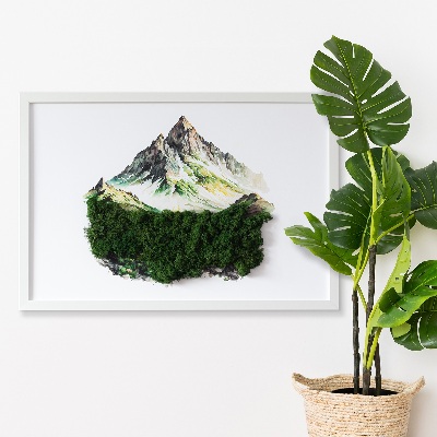 Decoração com musgo O topo da montanha acima da floresta