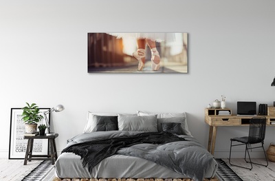 Quadro de vidro Pernas femininas com sapatilhas de balé brancas